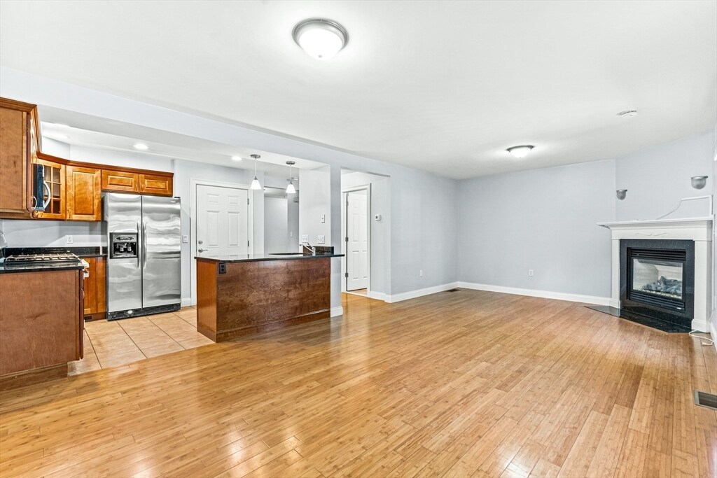 Primary Photo - 28 Elliott St