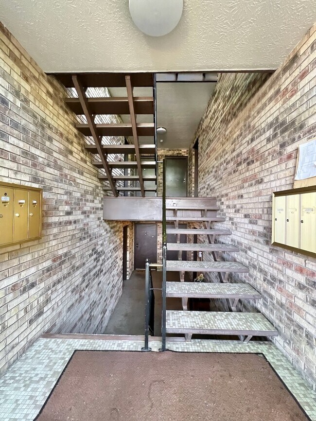 Building Photo - Affordable 2 bedroom Rentals with Separate...