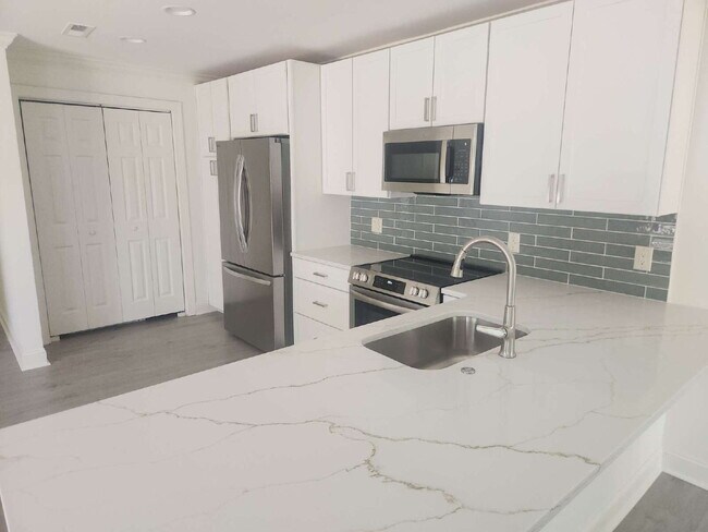 Building Photo - Renovated Two Bedroom Condo on Hilton Head...