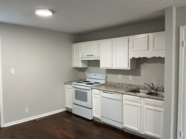 Building Photo - 27 Brianfield Dr