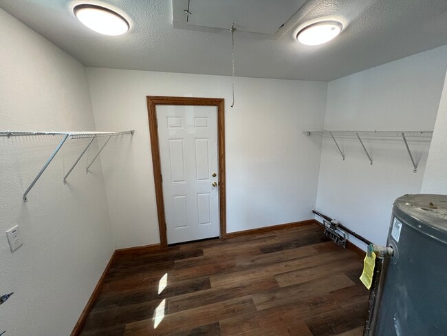 Building Photo - 853 Oak St