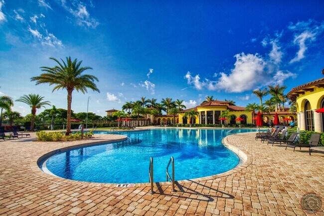 Building Photo - AVAILABLE IN APRIL 2024 - Annual Furnished...