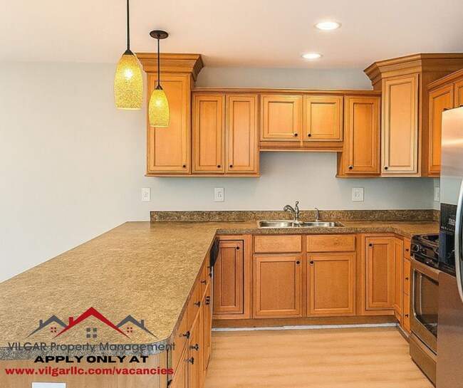 Foto del edificio - New & Updated! 2BR/2BA w/ Fireplace, Garag...