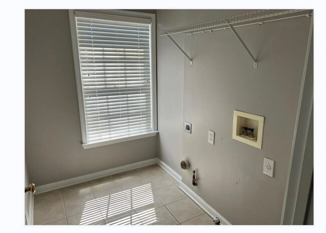 Building Photo - 4030 Ridgefair Dr