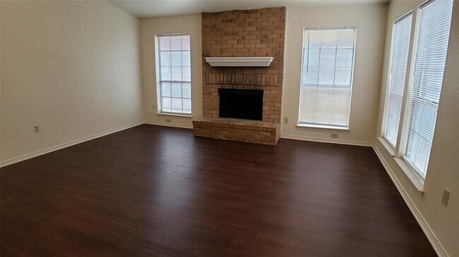 Building Photo - 3133 Tudor Ln