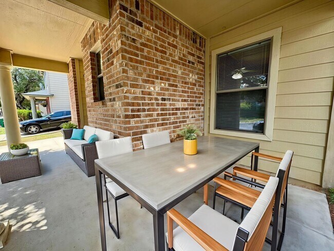 Foto del edificio - *MOVE IN SPECIAL* Charming 3-Bedroom Home ...