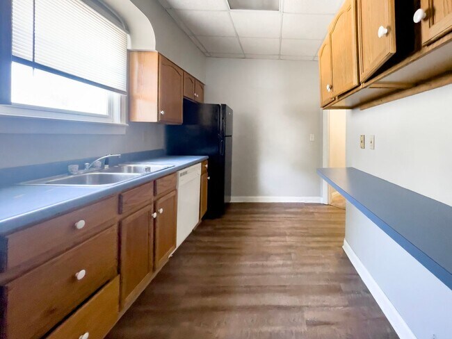 Building Photo - Dishwasher Included