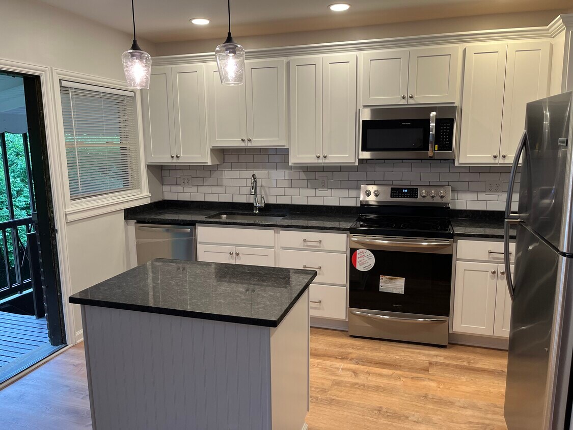 Foto principal - 2022 Northwest Blvd
