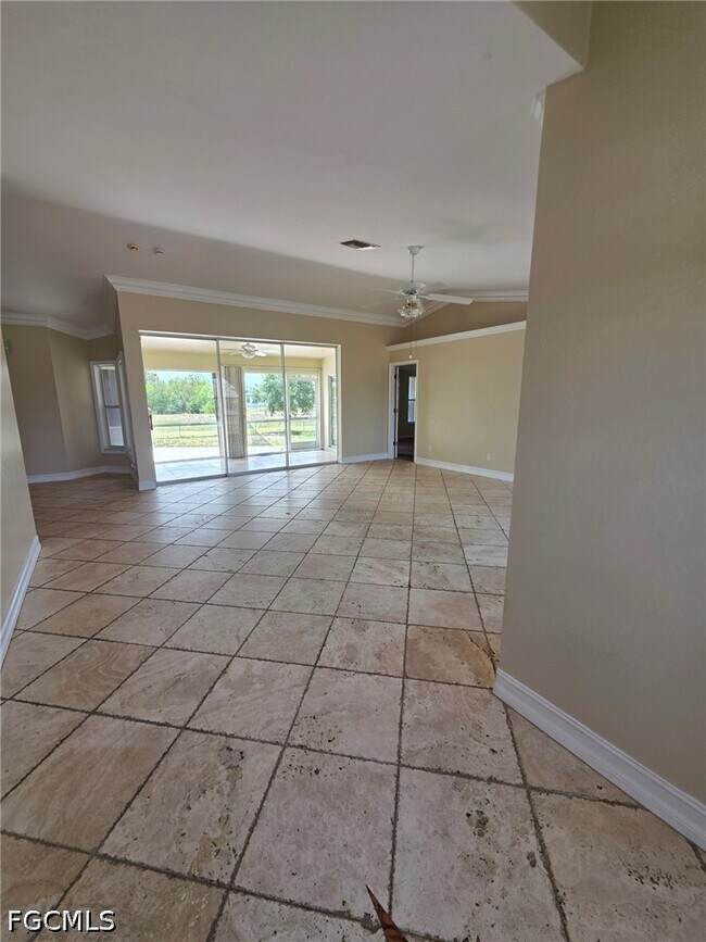 Foto del edificio - 820 Rue Labeau Cir
