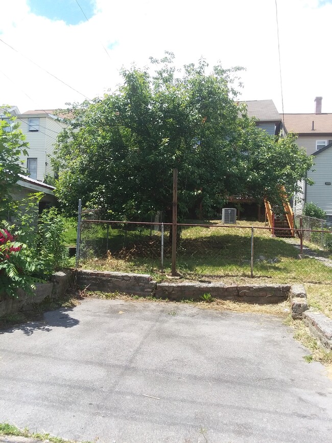 Building Photo - 807 Crawford Ave