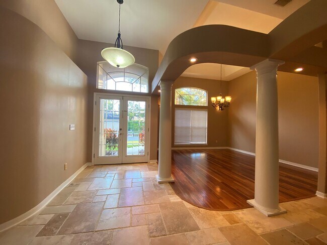 Foto del edificio - Stunning 3 Bed, 3 Bath Pool Home + Den in ...