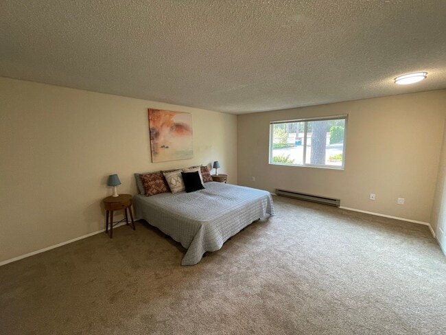 Building Photo - Charming 2 Bedroom Condo in the Heart of T...