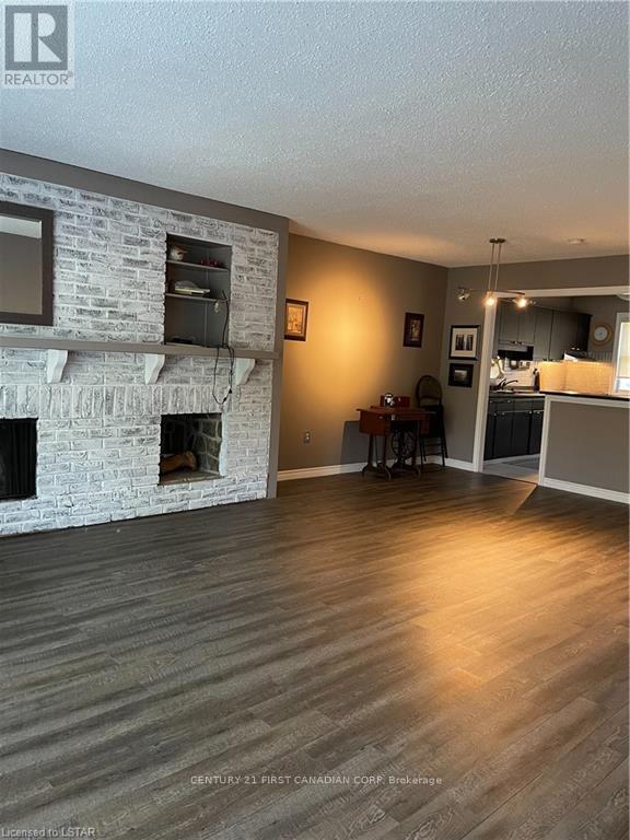 Photo du bâtiment - 710 Wonderland Rd S
