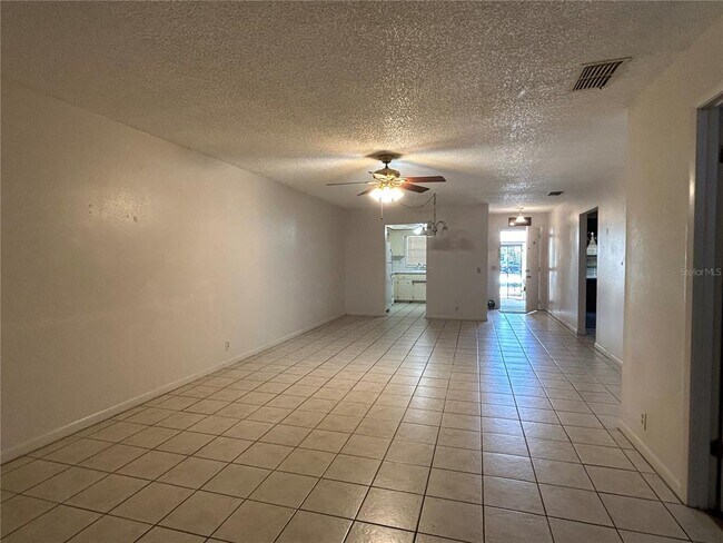 Foto del edificio - 2274 Firestone Pl