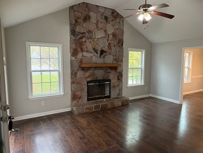 Foto del edificio - LaVergne-3BR/2BA-1250 SF