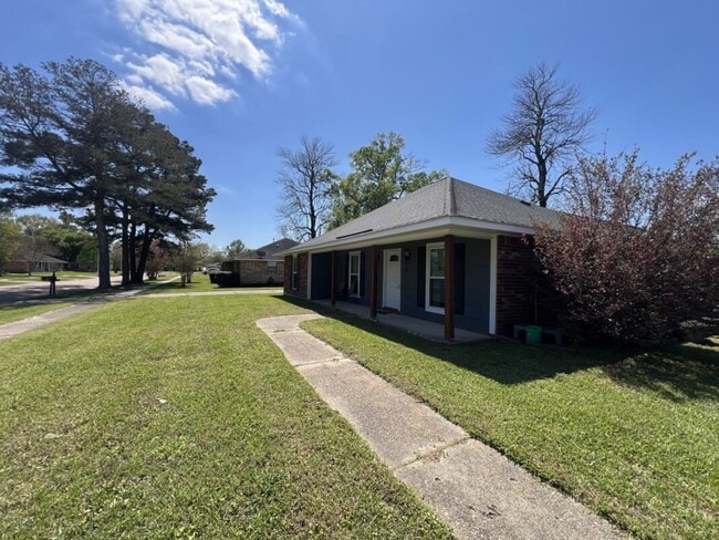 Building Photo - Spacious 5BR Home in Avalon – Dual Master Suites + Modern Updates!