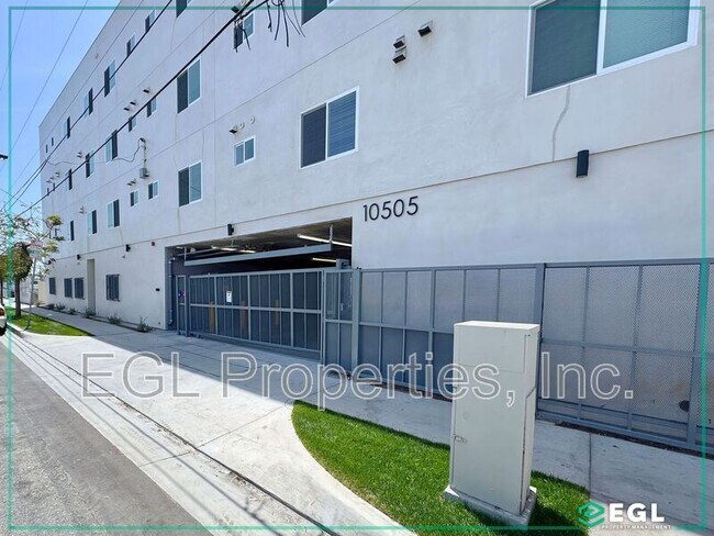 Foto del edificio - 10505 Hawthorne Blvd