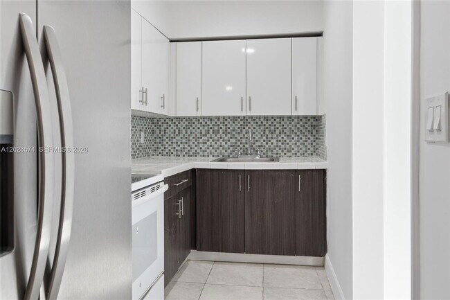 Foto del edificio - 1330 SW 74th Ct