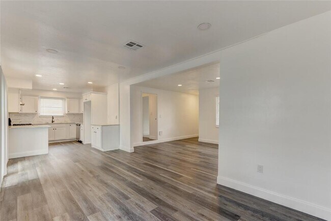 Building Photo - 6806 NW 32nd St