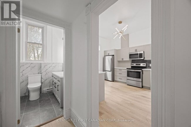 Photo du bâtiment - 353 Central Ave