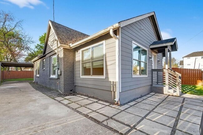 Building Photo - 4520 Sharon St