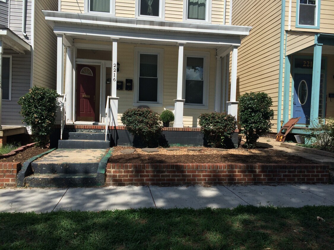 Main Entrance - 2216 Parkwood Ave