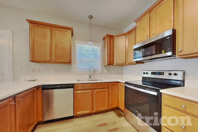 Building Photo - 253 Water Mill Rd