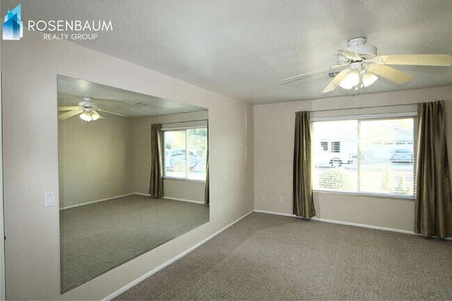 Foto del edificio - Gorgeous 4-bedrooms, 2-baths home with den in Peoria!