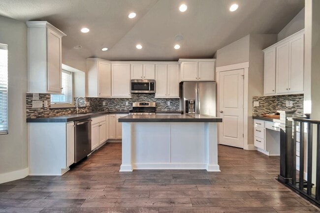 Foto del edificio - Incredible 6 bedroom Rambler in West Jordan