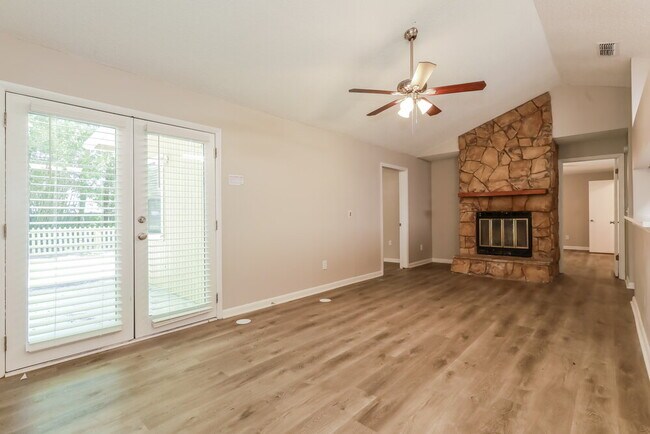 Foto del edificio - 6847 Coralberry Ln N