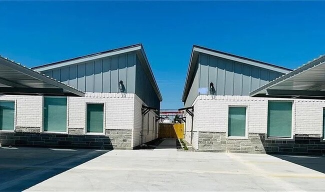 Building Photo - 1614 Playa Dr
