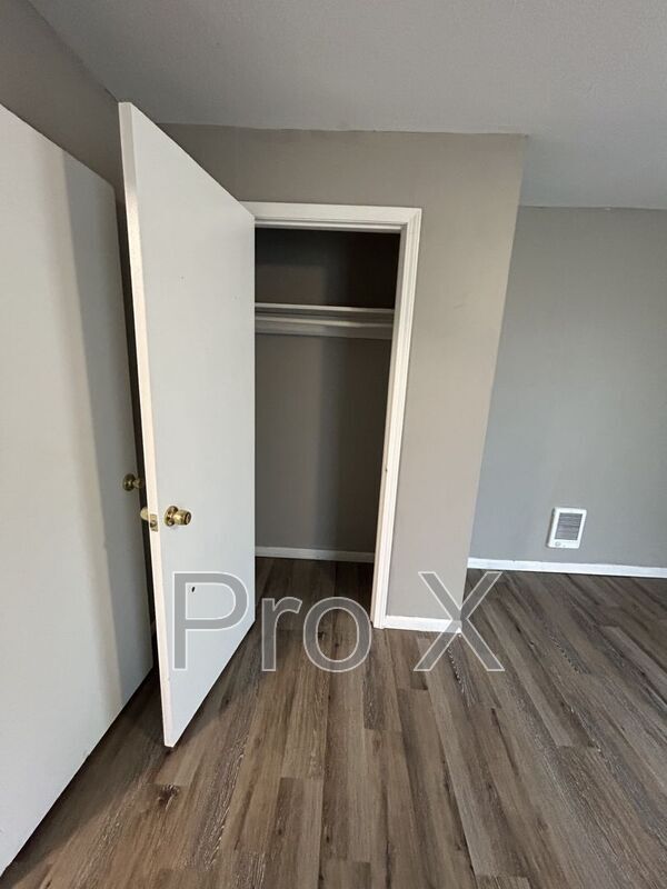 Foto del edificio - 1409 S Broadway St