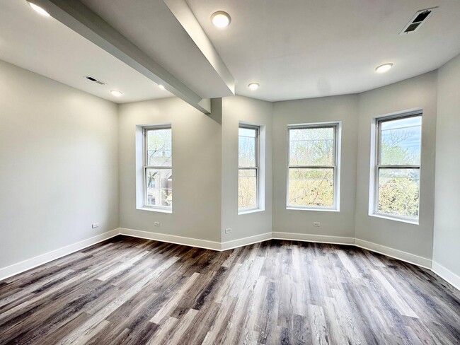 Building Photo - 2224 S Sacramento Ave