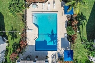 Building Photo - 9407 Fontainebleau Blvd