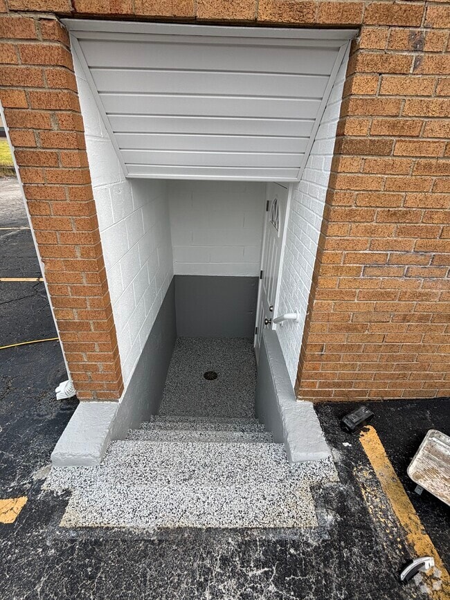 Building Photo - 15 N Wickliffe Cir
