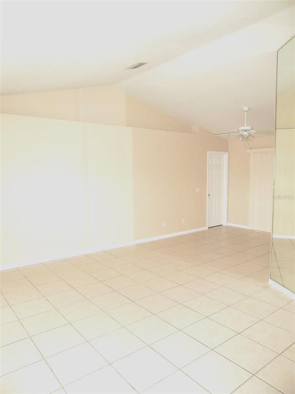 Foto del edificio - 22182 Peachland Blvd