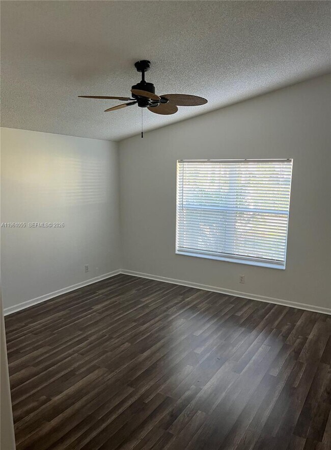 Foto del edificio - 5033 Prairie Dunes Village Cir