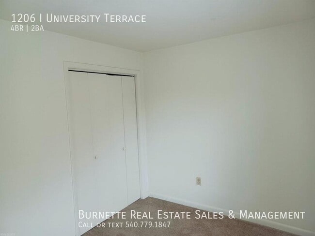Building Photo - 1206 University Terrace