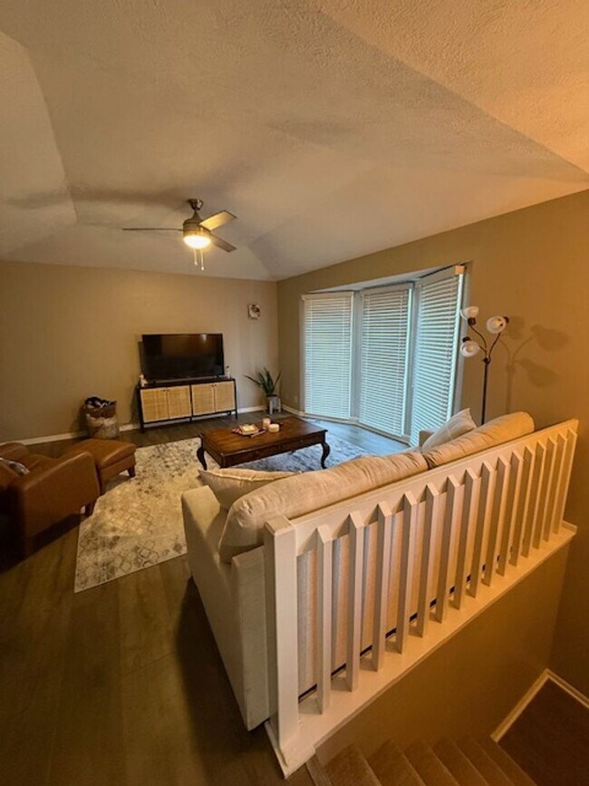 Foto del edificio - Bright & Modern 3 Bedroom Steps From Zorin...