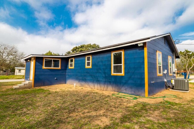 Building Photo - 307 Ave F