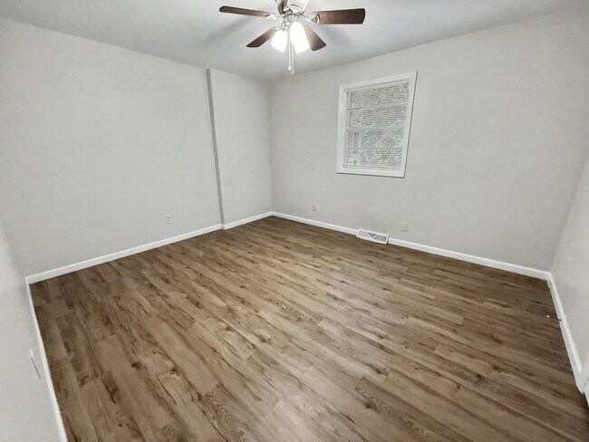 Foto del edificio - 1813 Walker Ave
