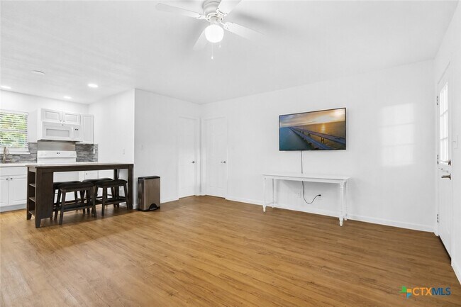 Building Photo - 761 Whippoorwill Dr
