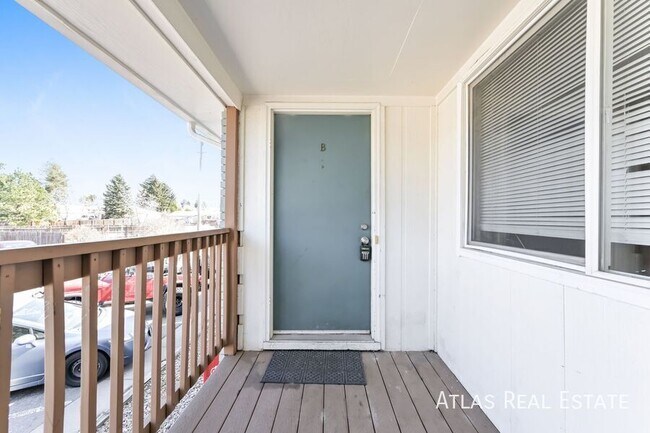 Foto del edificio - 910 Bishop Ct