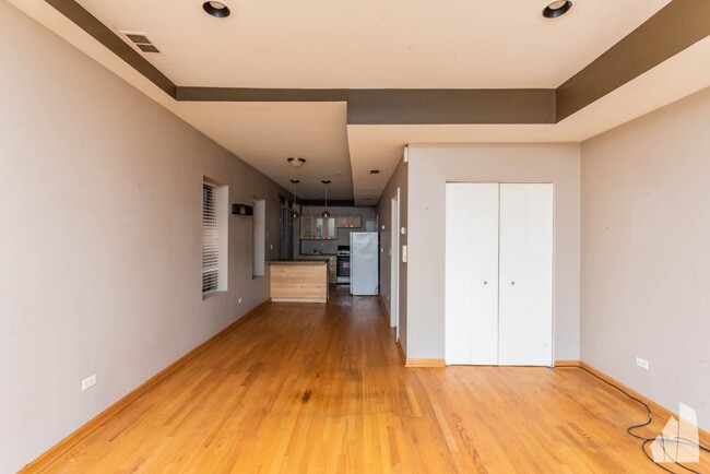 Building Photo - 1 bedroom in Chicago IL 60622