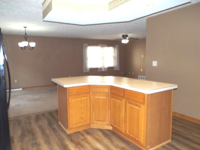 Building Photo - 440 S Peace Rd