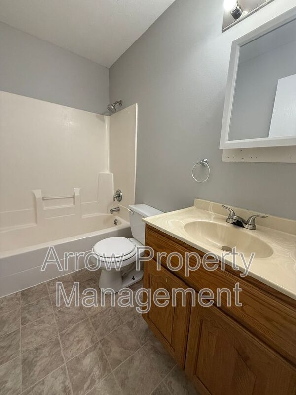 Building Photo - 808 Peach St
