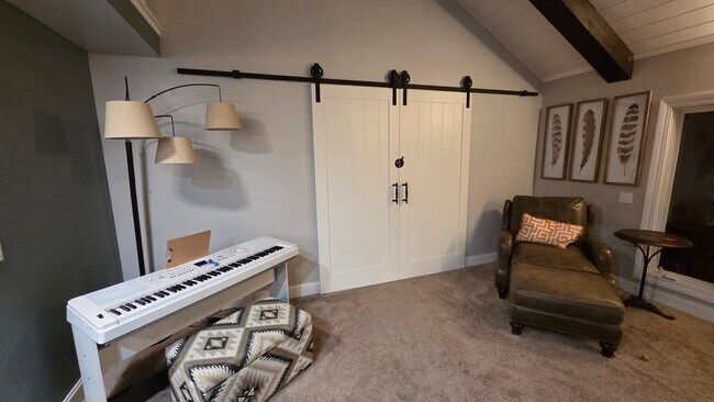 Building Photo - 9500 Fox Valley Dr