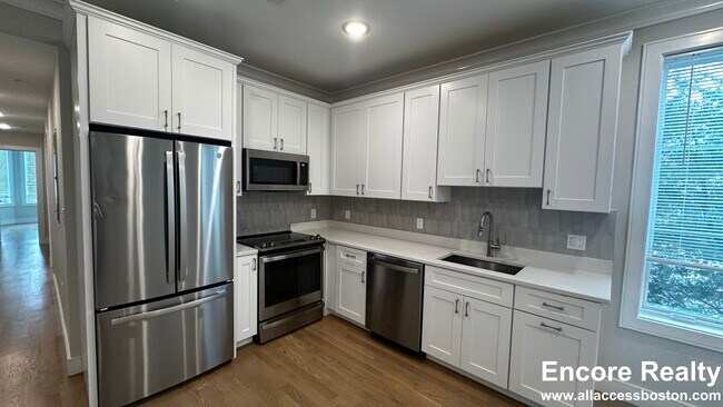 Building Photo - 104-106 Warren St. Unit 3