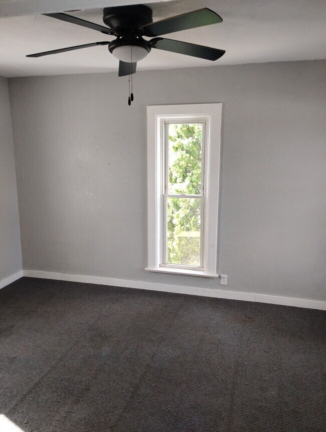 Living room - 308 S 8th St