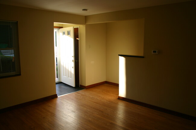 Living Room - 1625 Parkline Dr